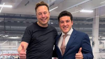 El CEO de Tesla, Elon Musk, con el gobrnador de Nuevo León, Samuel Alejandro García Sepúlveda.