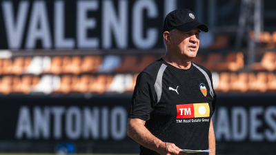 Javier Aguirre comenzó a trabajar con el Valencia en Paterna, con la misión de sacar al equipo de la zona de descenso.