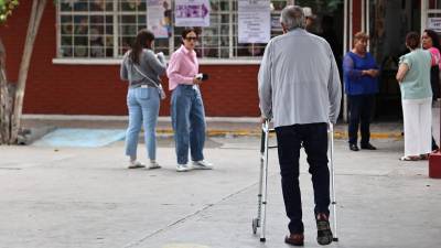 La representante del PT ante el órgano electoral denunció presuntas irregularidades durante la jornada, al señalar que “el mapacheo electoral está a todo lo que da” y pidió a la autoridad tomar cartas en el asunto.