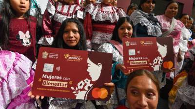 Delfina Gómez Álvarez, Gobernadora del Estado de México, encabezó la Presentación del Programa Integral Mujeres con Bienestar “El Poder de Servir a las Mujeres”, se beneficiarán a más de 400 mil mujeres mexiquenses en condición de pobreza.