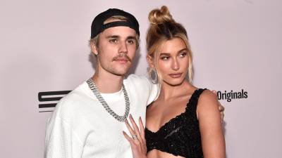 Justin Bieber ofreció una disculpa pública a su esposa por un comentario que hizo en el pasado sobre su carrera como modelo.