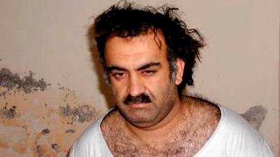 Fotografía cedida del 1 de marzo del 2003 del miembro de Al-Qaeda, Khalid Sheikh Mohammed, poco después de ser capturado en Rawalpindi, Pakistán.