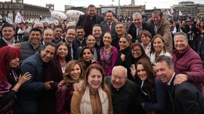 Gobernadores de las distintas entidades del país, y de diferentes partidos políticos, acompañaron a la Mandataria en su informe en el Zócalo.