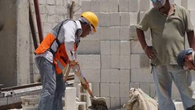 La mayoría de los albañiles en Coahuila labora fuera de la formalidad, sin acceso garantizado a prestaciones ni protección social pese a desempeñar una de las actividades con mayor riesgo.