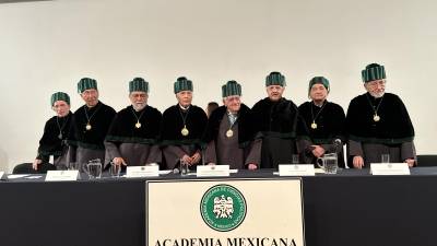 Armando Fuentes Aguirre fue condecorado en el corazón de la Ciudad de México, en Bellas Artes.