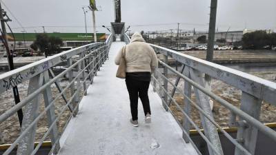 Los trabajadores de restaurantes y comercios acudieron a sus centros de trabajo a pesar del clima extremo.