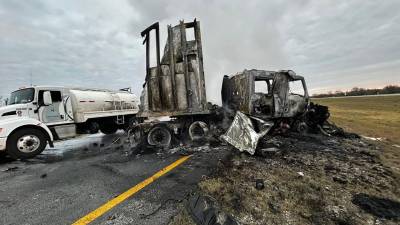 A pesar de lo aparatoso del accidente y que las unidades se incendiaron tras la colisión, no se reportaron personas lesionadas