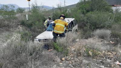 El conductor huyó del lugar dejando la unidad y el resto de los tripulantes abandonados.