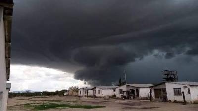 El hombre fue localizado sin vida después de una tormenta eléctrica registrada en comunidades rurales al sur de Saltillo; la FGE investiga la causa del fallecimiento.
