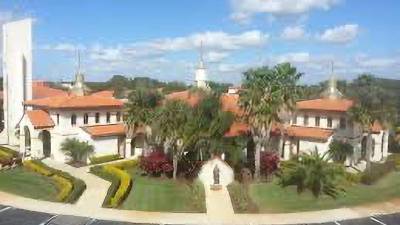 Vista de la Iglesia de Santo Tomás de Aquino en la ciudad de St. Cloud, al sur de Orlando. Un sacerdote de Florida es investigado por morder la mano de una feligresa durante la Eucaristía dominical.