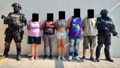 La banda integrada por cinco personas, entre ellas tres mujeres, fue detenida en el municipio de García, Nuevo León.