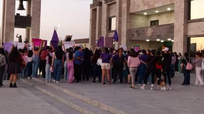 Mujeres de todas las edades participaron activamente en la marcha nigropetense.