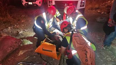 La mujer se lesionó una pierna, por lo que se tuvo que pedir la intervención de Protección Civil.