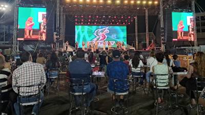 Autoridades municipales y la cónsul general de Estados Unidos en Monterrey encabezaron la entrega de reconocimientos a la agrupación invitada, previo al concierto de jazz.