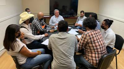 La entrega tuvo lugar en una primera reunión entre Héctor Gutiérrez Cabello, director del IMT, y representantes de grupos de la sociedad