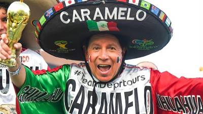 La FIFA nombró nuevamente a Héctor Chávez ‘Caramelo’ como el mejor aficionado del mundo.