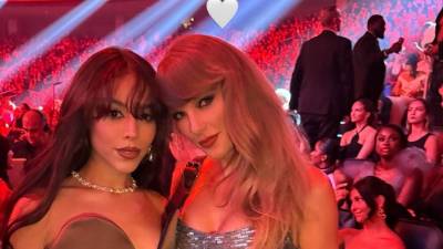 La estrella mexicana saludó con familiaridad a Taylo Swift, como casi todas las otras celebridades.