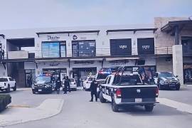 Una mujer fue despojada de medio millón de pesos al salir de una institución bancaria del centro de Torreón; detienen a dos sospechosos.