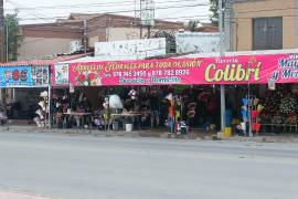 Comerciantes locales esperan mayor movimiento por la venta de flores y regalos durante el Día de las Madres.