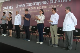 El presidente Andrés Manuel López Obrador, junto con la presidenta electa Claudia Sheinbaum Pardo, dan un mensaje en Nuevo León frente a los beneficiarios del programa ‘Jóvenes Construyendo el Futuro’, junto al Gobernador Samuel García.