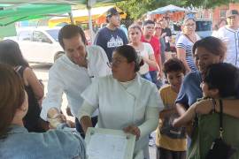 El legislador Guillermo Ruiz, reafirmó su estrategia de trabajo territorial mediante la entrega de apoyos directos y el diálogo cercano con la ciudadanía.