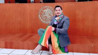 Le magistrade Ociel Baena Saucedo fue reconocide por su trabajo en favor de los derechos de la población LGBTTTIQ+, enfrentando constantes amenazas y mensajes de odio por su activismo.