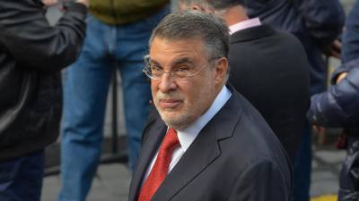 El exconsejero jurídico de AMLO acusó al exvocero presidencial y actual coordinador de Sheinbaum, de sostener una relación y reuniones con Sergio Carmona.