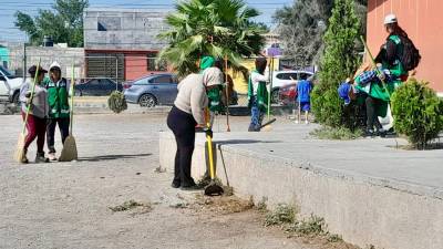 Labores de pintura y limpieza se realizan en distintos planteles educativos de Ramos Arizpe.