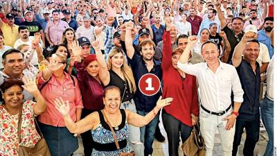 Gerardo Sánchez Zumaya apoyó campañas como la del candidato de Morena en el municipio de Soledad en SLP, Juan Carlos Velázquez (2), y actualmente realiza mítines “informativos” con su Fundación Gesa (3).