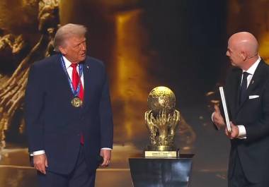 La FIFA anunció el premio semanas después de que el Comité Noruego del Nobel pasara por alto a Trump para su prestigioso Premio Nobel de la Paz en octubre.