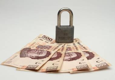 Las empresas están tomando mayor cautela para realizar inversiones ante la incertidumbre que existe en diferentes ámbitos políticos y comerciales.