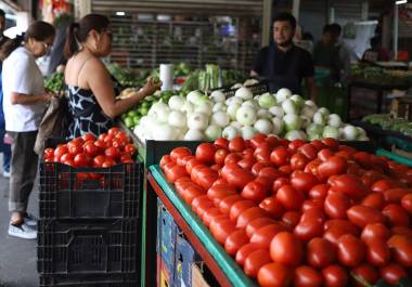 Jitomate, los chiles y el pepino encabezaron las mayores alzas de precios.