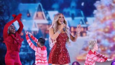 Favorita. A más de 30 años de su lanzamiento, ‘All I Want for Christmas Is You’ suma 20 semanas en el número uno del Billboard Hot 100, supera los 50 millones de copias vendidas y acumula más de 834 millones de reproducciones en YouTube, reafirmando a Mariah Carey como la ‘Reina de la Navidad’.