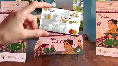 La Beca Rita Cetina ya comenzó a depositarse para estudiantes de secundaria y las familias que todavía no reciben el apoyo se preparan para una nueva convocatoria.