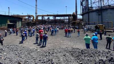 Extrabajadores de AHMSA calificaron como un duro golpe la cancelación de la subasta, al considerar que retrasa el pago de salarios y prestaciones pendientes desde hace más de tres años.