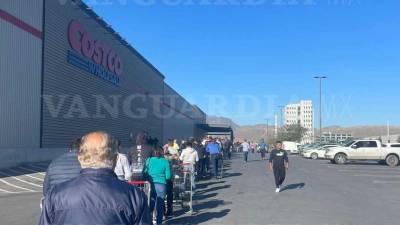 Las sucursales de Costco en México han registrado caos y filas interminables en los días previos a Navidad, especialmente este 23 de diciembre.