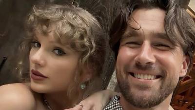 Evento. Taylor Swift y Travis Kelce reunieron a figuras del espectáculo y del deporte durante la celebración de su enlace en Nueva York.