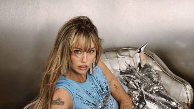 Petición. Miley Cyrus reveló que consideraría el Super Bowl solo si logra un concepto que reduzca la presión del evento.