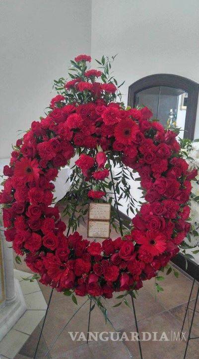 $!J.K. Rowling envió flores a funeral de víctima en Orlando