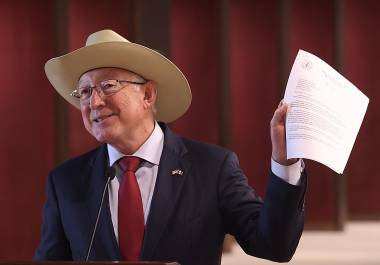 El ex embajador de Estados Unidos en México, Ken Salazar, detalla conversaciones sobre los temores de AMLO por la detención de Ismael “El Mayo” Zambada.