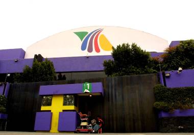 Una jueza federal de Nueva York aceptó la petición de TV Azteca para abrir una indagatoria ante entidades financieras de Europa, que permita aclarar quienes son los actuales dueños de su deuda.