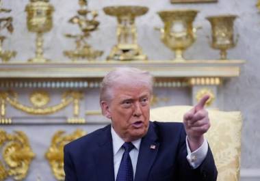 También podrían alcanzar a gobiernos, bancos, empresas, instituciones financieras, aeropuertos y otras entidades que, a juicio de Washington, continúen proporcionando respaldo económico o comercial a Teherán.