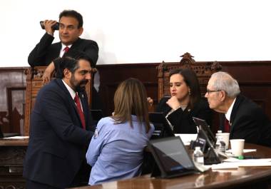 Diputados del Congreso de Coahuila aprobaron por unanimidad reformas para prevenir y sancionar el acoso y hostigamiento sexual en centros educativos y laborales.