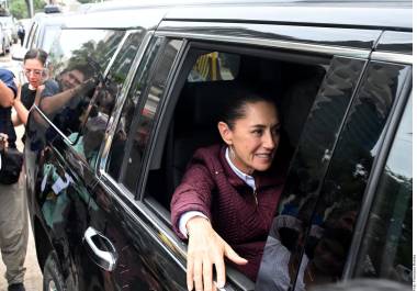 La Presidenta Claudia Sheinbaum arribó cerca de las 15:00 horas a Acapulco, Guerrero; después del arribo de helicópteros de la Marina.