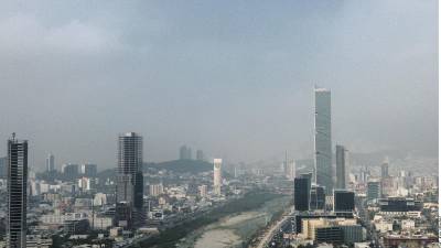 Los altos niveles de contaminación atmosférica alcanzados ayer en el área metropolitana de Monterrey resaltaron a nivel nacional.