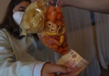 La comida chatarra sigue presente dentro y fuera de las escuelas coahuilenses, de acuerdo con lo que denuncian los propios padres.