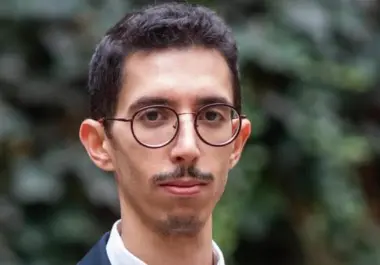 Su trayectoria académica, su activismo propalestino y sus vínculos profesionales están ahora bajo escrutinio judicial.