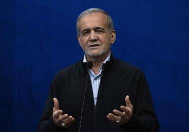 Masoud Pezeshkian, advirtió que la creciente presión económica sobre Teherán está pasando factura, al tiempo que alertó sobre el peligro de ceder de forma “humillante ante el enemigo”.