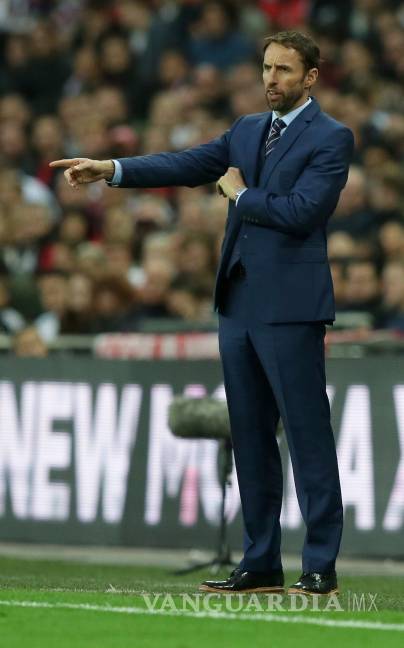 $!Inglaterra ganó caminando