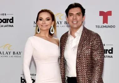 En vivo en Sale el Sol, Jorge Salinas sorprendió a su esposa Elizabeth Álvarez al comentar que tú —él mismo, no ella— es el “amor de su vida”.